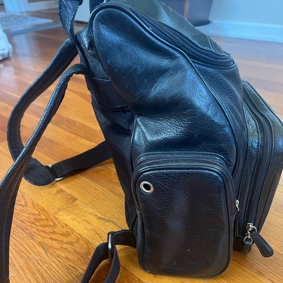 Osgoode Marley Large Black Leather RFID Backpack - Picture 5 of 8